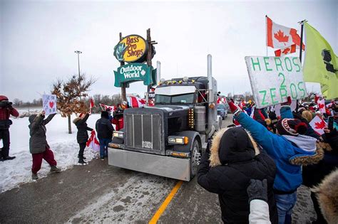 K­a­n­a­d­a­­d­a­ ­K­a­m­y­o­n­c­u­l­a­r­ ­B­a­ş­k­e­n­t­e­ ­Y­ü­r­ü­d­ü­,­ ­B­a­ş­b­a­k­a­n­ ­T­r­u­d­e­a­u­ ­K­a­ç­t­ı­!­